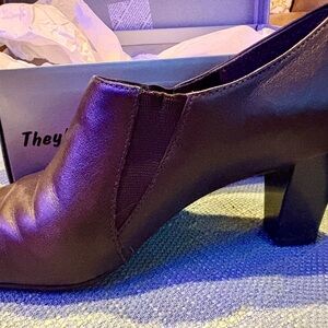 AEROSOLES Brown Heeled Boots with Classic Design